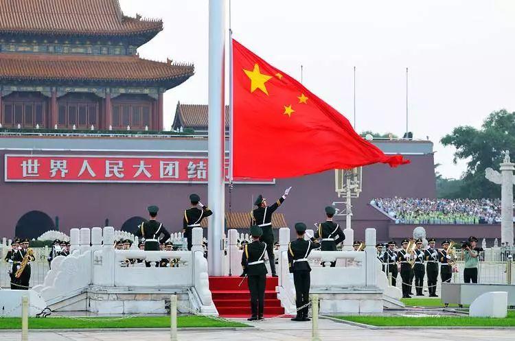 男朋友长的太帅追他的人太多怕他被人抢走了怎么办？游戏画面